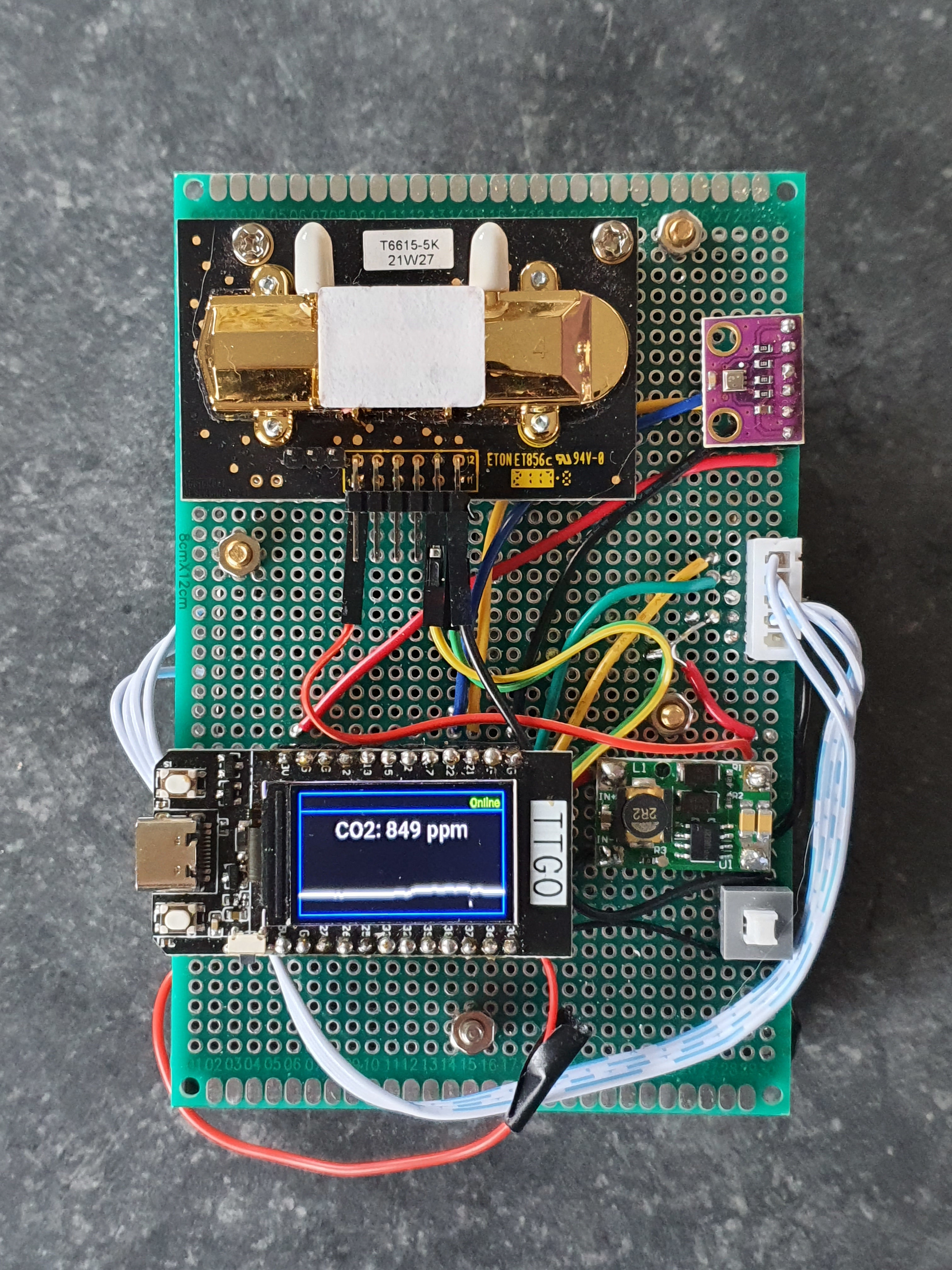 A DIY air quality monitor with display and battery